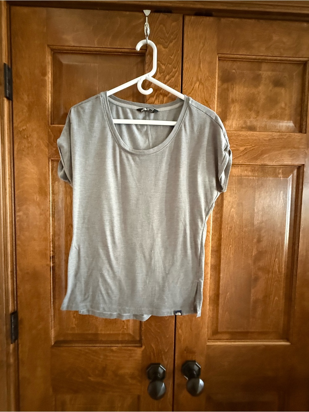 North Face Women's Gray Short-Sleeve Tee - Size Medium